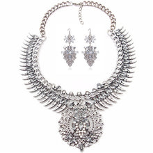 Load image into Gallery viewer, Collar Coin Necklace &amp; Pendant Vintage Crystal
