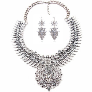 Collar Coin Necklace & Pendant Vintage Crystal